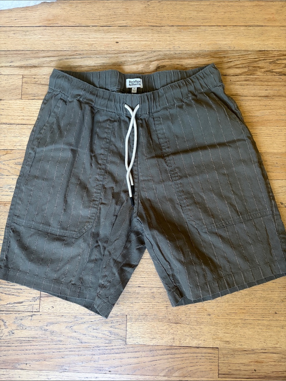 Bridge and Burn size M shorts